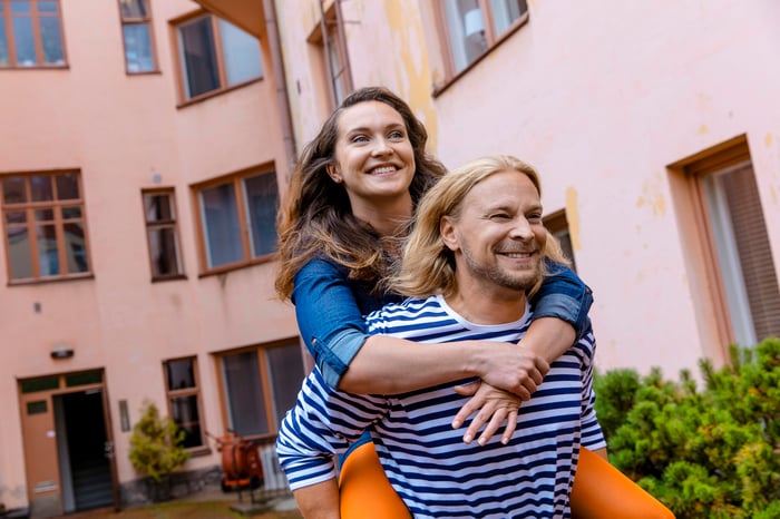 Kerrostaloasukkaat haluavat leikata ilmastopäästöjä ja säästää energiaa ollessaan poissa kotoa.
