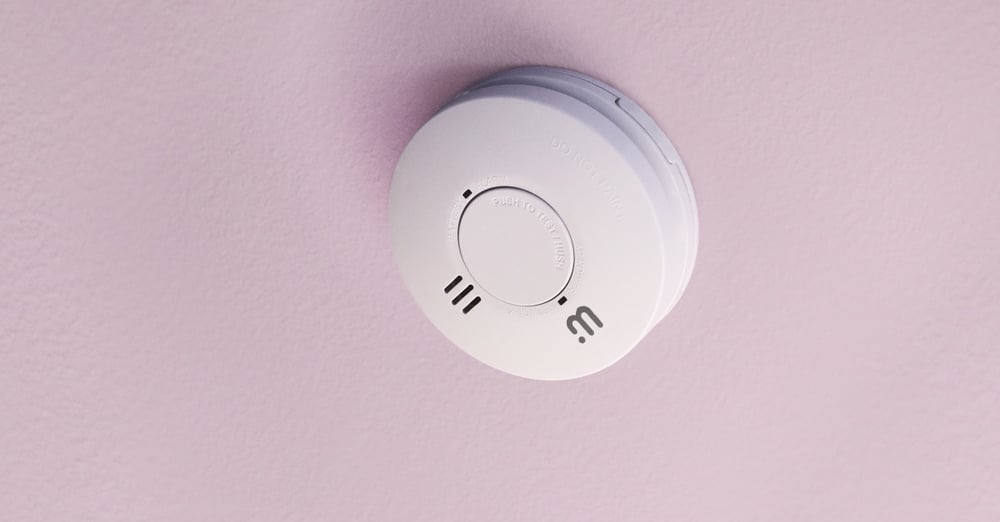 Wattinen palovaroitin katossa